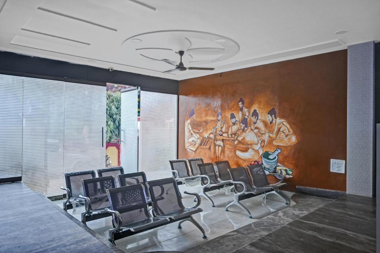 فاراناسي Oyo 7498 Hotel Aparajita المظهر الخارجي الصورة