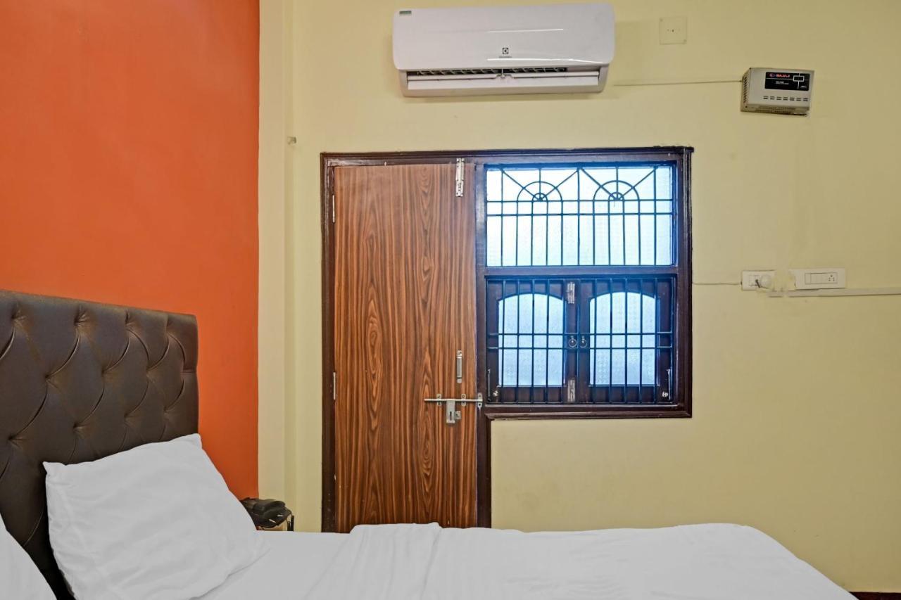 فاراناسي Oyo 7498 Hotel Aparajita المظهر الخارجي الصورة