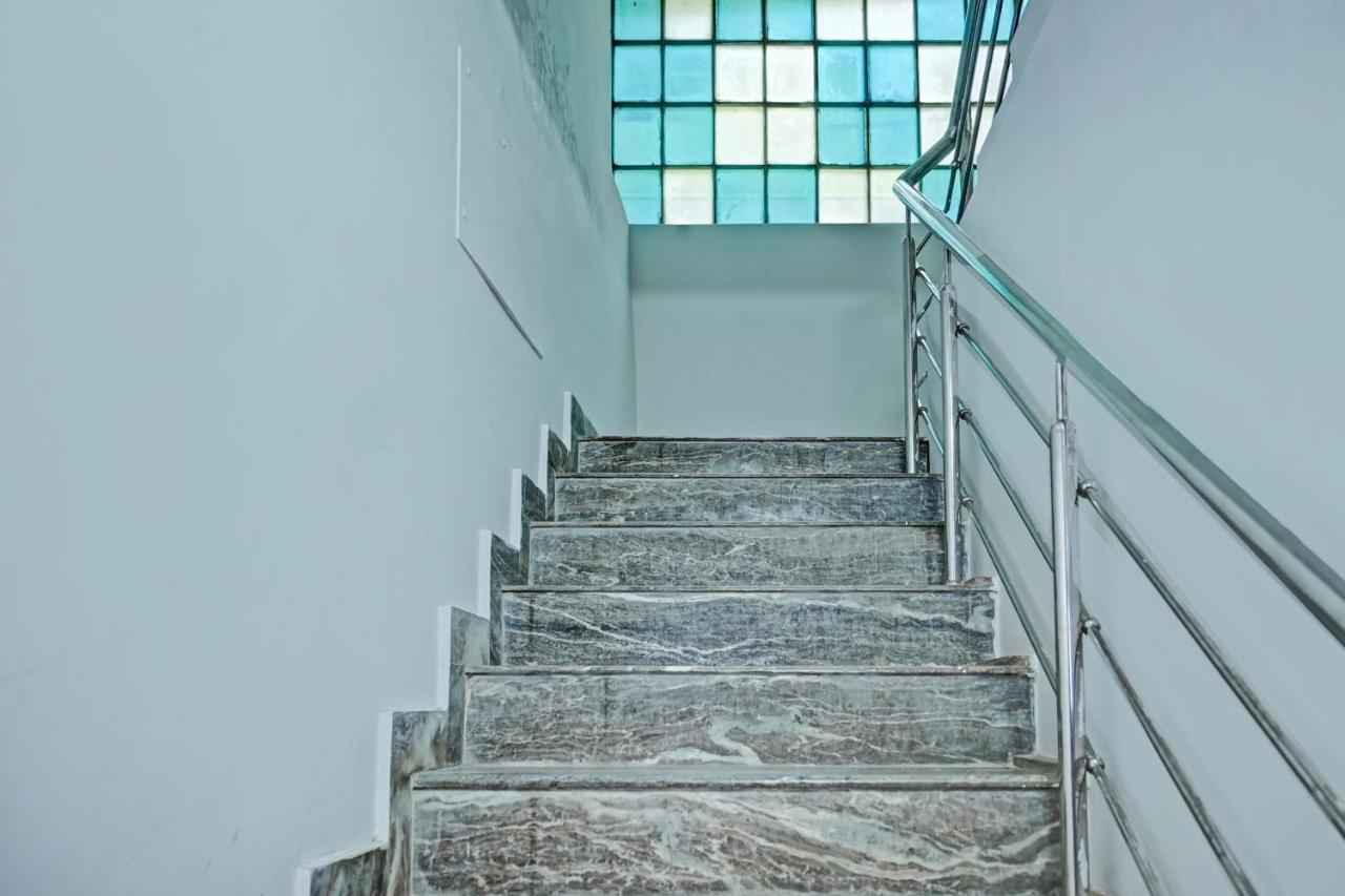 فاراناسي Oyo 7498 Hotel Aparajita المظهر الخارجي الصورة