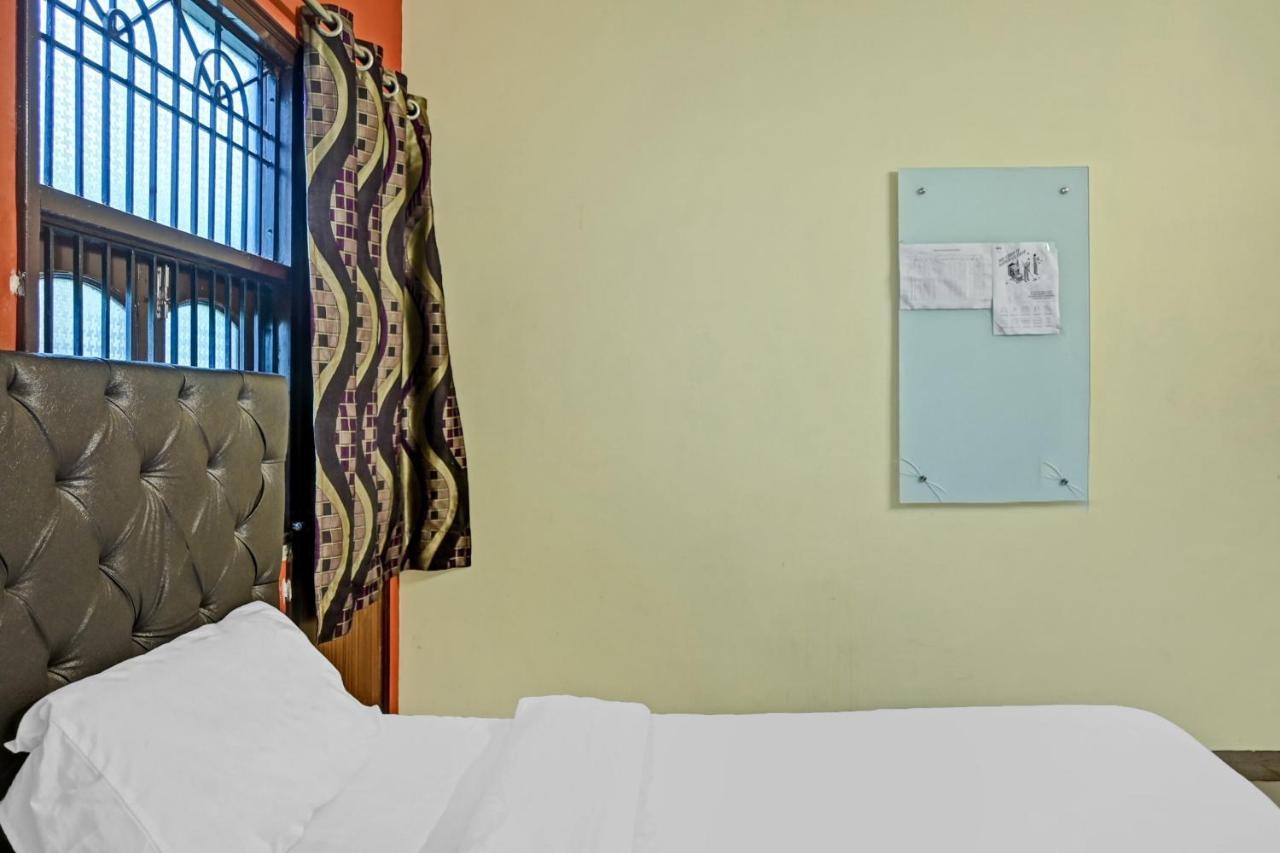 فاراناسي Oyo 7498 Hotel Aparajita المظهر الخارجي الصورة