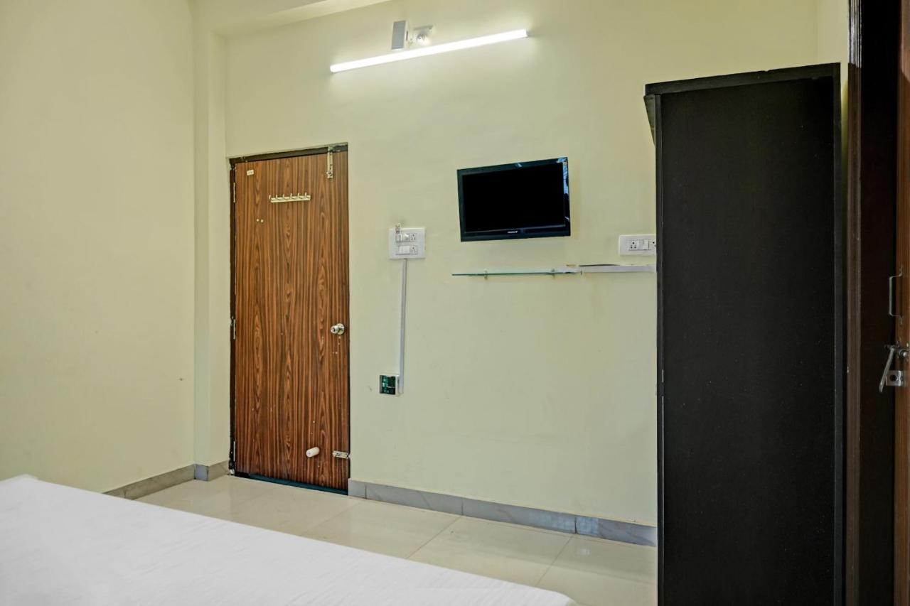 فاراناسي Oyo 7498 Hotel Aparajita المظهر الخارجي الصورة